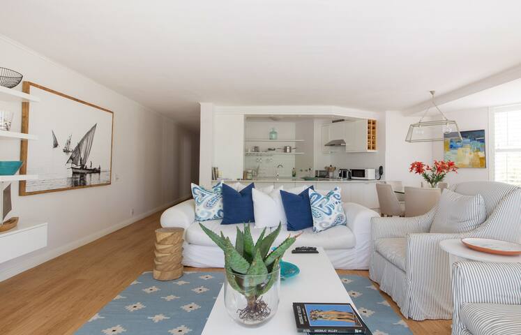 Luxury 3-Bed Apt in Water Club Marina