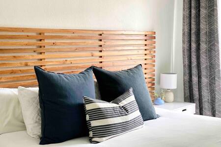 Luxury Beachfront Condo w/ Heated Pool and Hot Tub