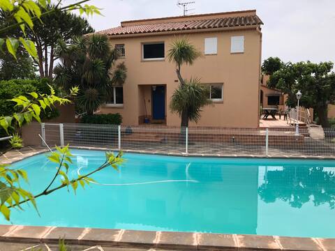 Beautiful Villa with Pool - Residential Area