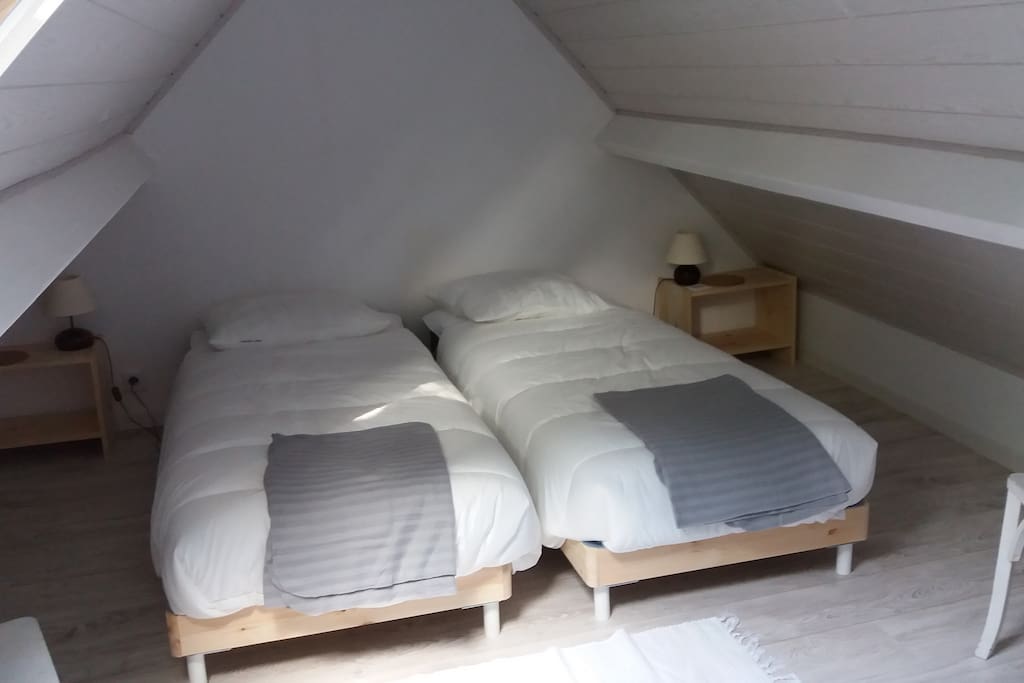 Chambre mansardée, possibilité un lit en 160.