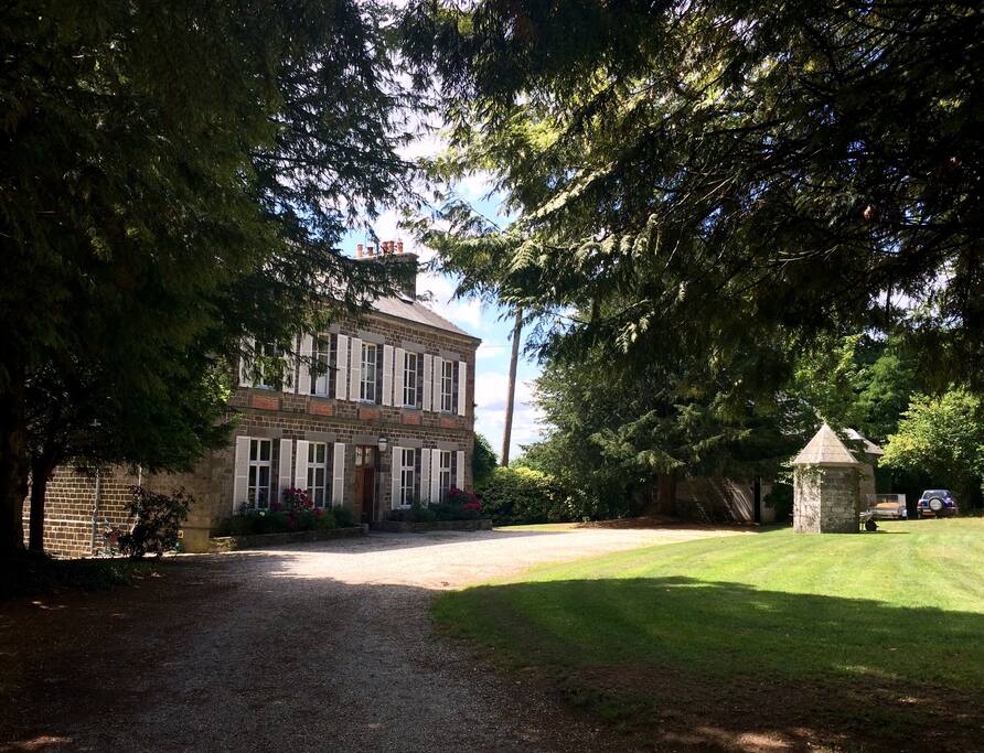 The property is easy to locate just off the A84 with easy access and plenty of room for parking.