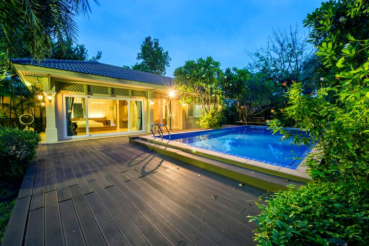 Luxury 7 Bed Rooms Swimming Pool near Sathorn road gallery image 4