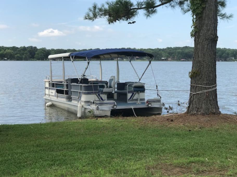 Access to boating. Boat not included in rental fee. I can arrange for a boat rental for your party.