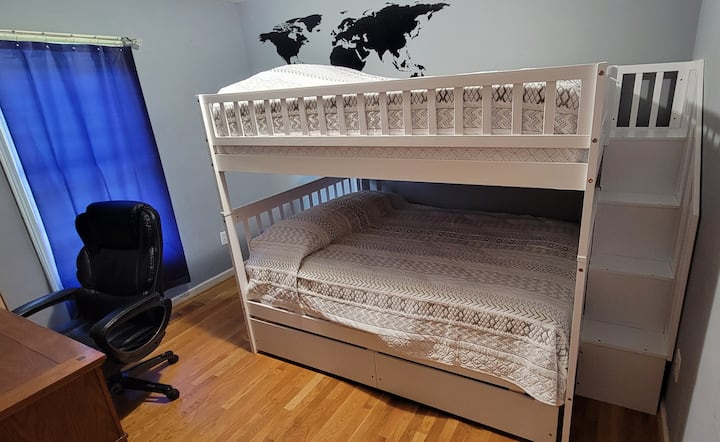 Двуетажно легло. Двуетажни легла.