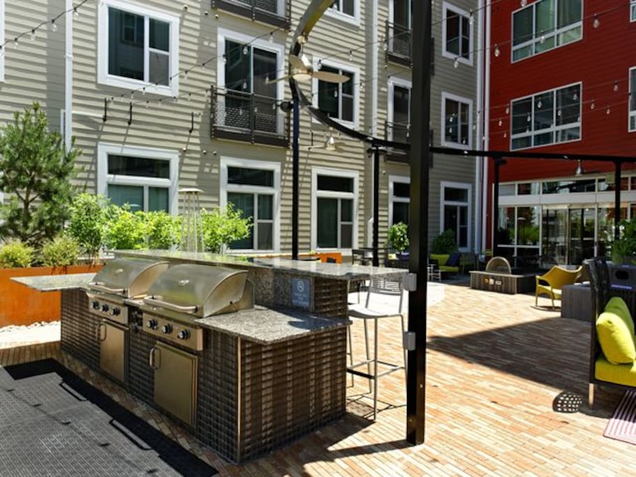 Two state of the art grills are available in the courtyard.
