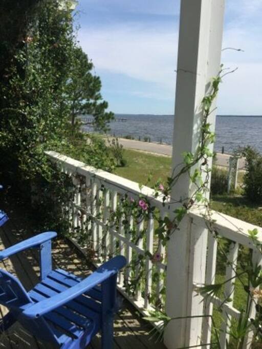 Enjoy relaxing on the front Porch. Watch the moon rise!