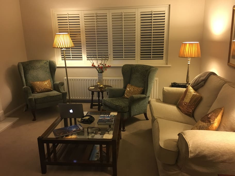 Lounge (Dining Table Opposite)