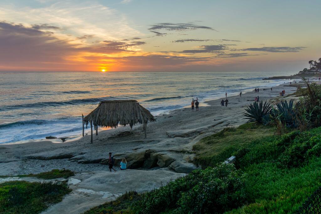 A 5 minute walk takes you to Coastal views you will want to revisit year after year!