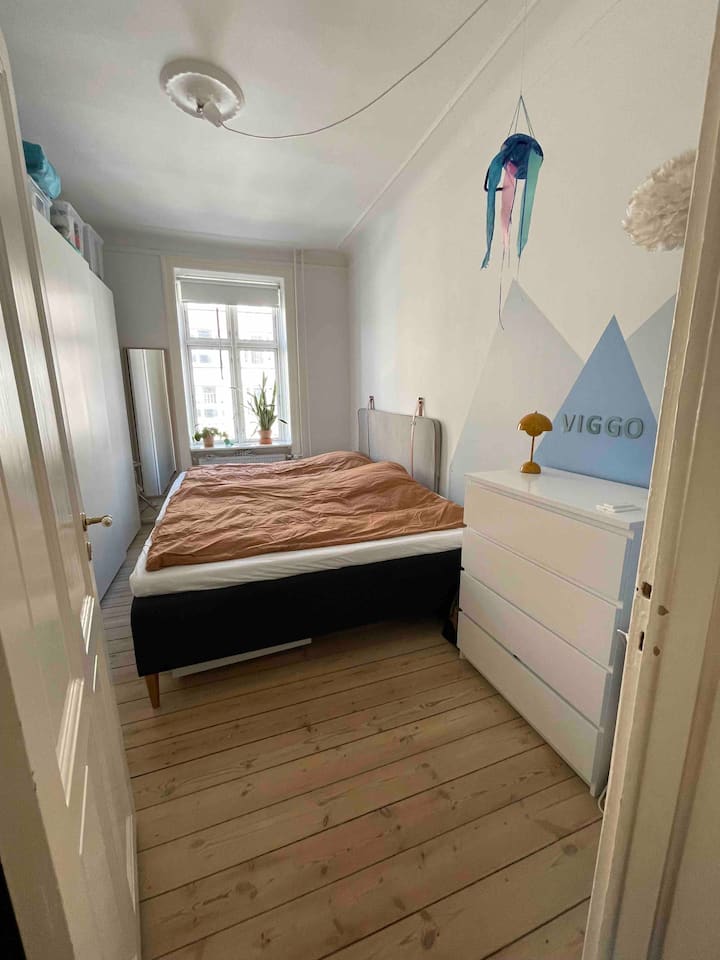 Il letto è 270x200 cm.