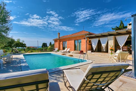 Isolated House, Huge Garden, fantastic Sea view