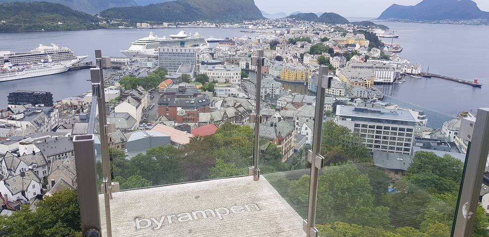Nice and cozy apartment in the center of Ålesund