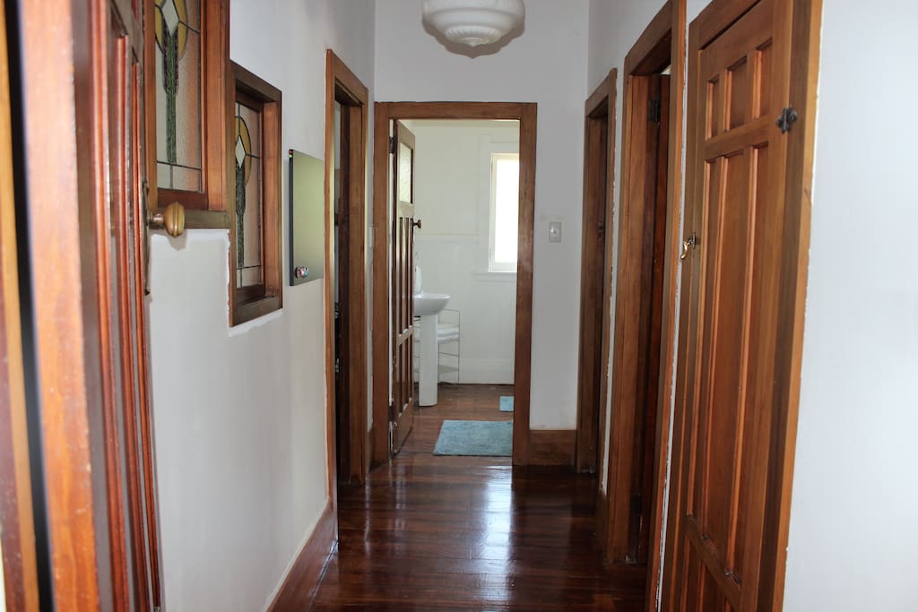 BEAUTIFUL HALLWAY, WOODEN CHARACTER FEATURES AND POLISHED TIMBER FLOORS