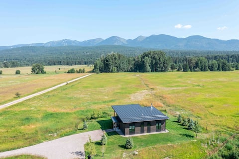Cow Creek Cabin - Cozy new build w/ mountain view