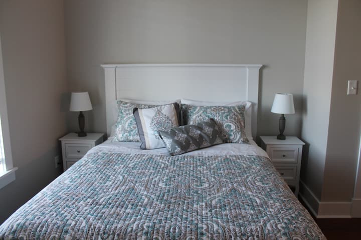 Საძინებელი №1 - დედოფალი სააბაზანოთი