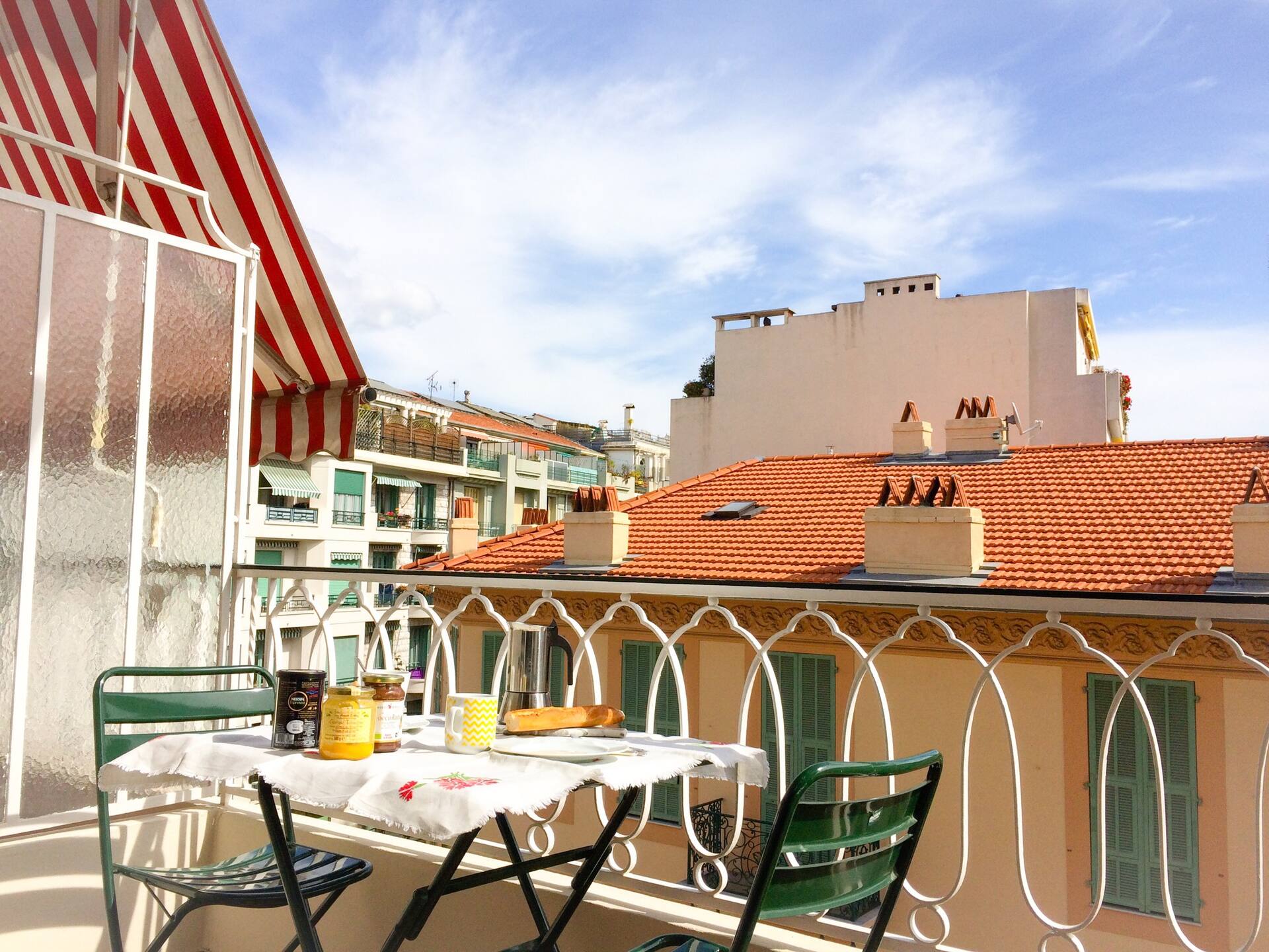 NICE MUSICIENS-WIFI-A/C-FREE GARAGE