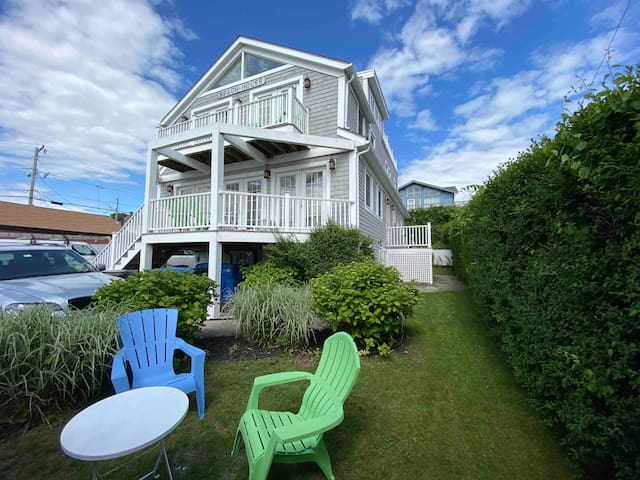 Beach Home with Roof Deck across from Easton beach