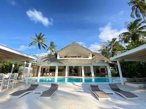 ★ EXCLUSIVE BEACHFRONT LUXURY VILLA ★ staff incl.