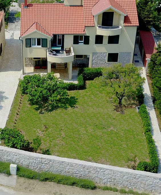 Laurus apartments