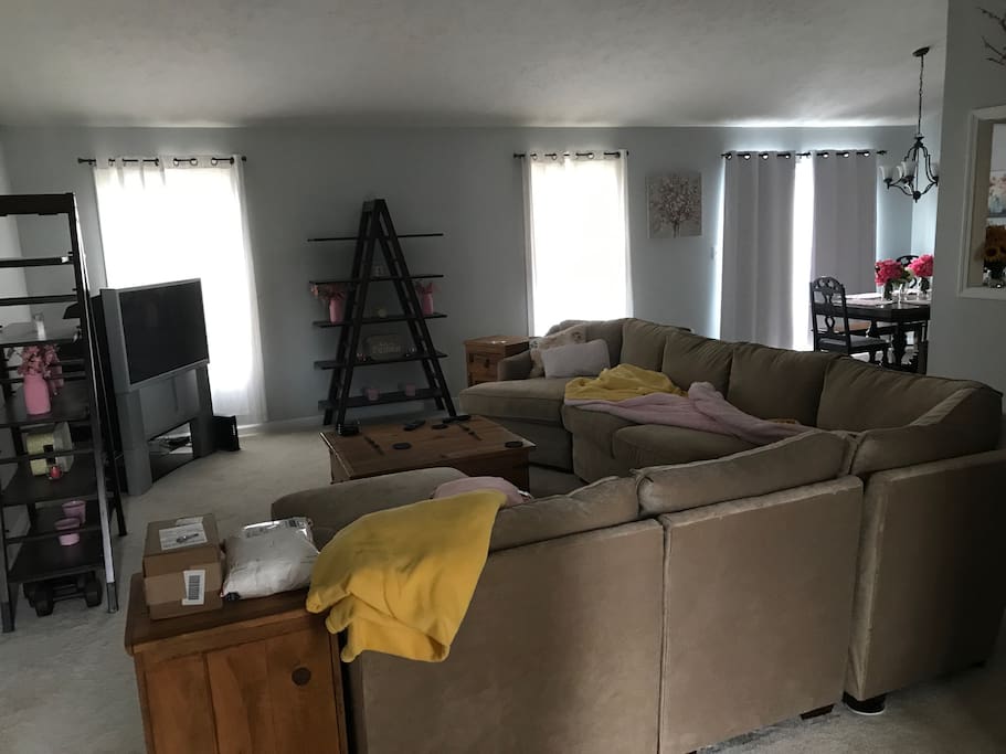 Family room (upstairs)