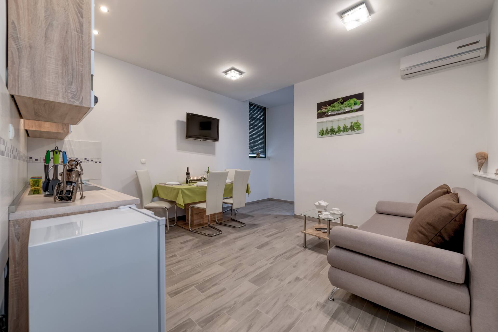 Temple Luxury Apartments 3 (private parking spot) — photo 2