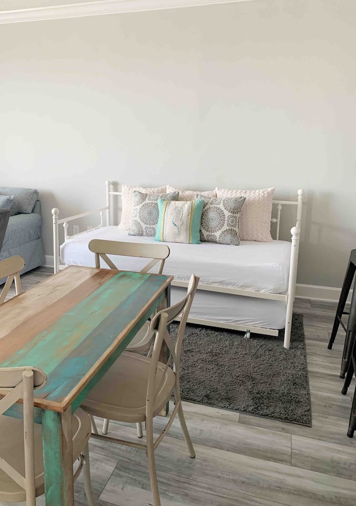 เดย์เบดและที่รองนั่งสำหรับพื้นที่นอนเพิ่มเติม! 