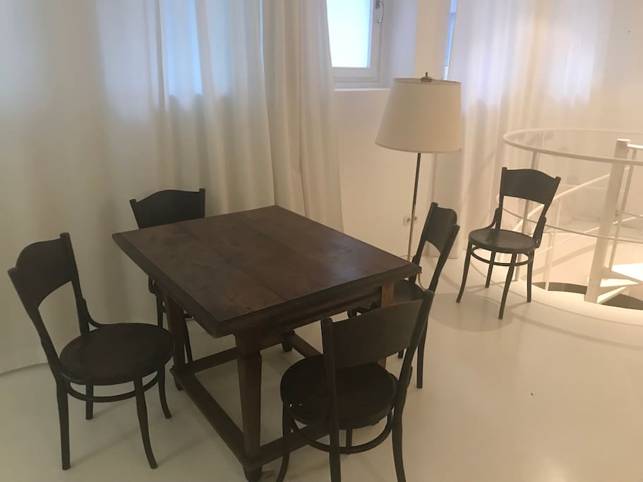 Table can be extended for up to six people