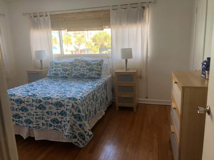 Спалня с пълно легло