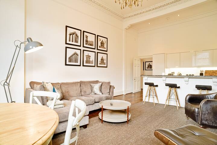 Stylish Edinburgh Suite in the City Centre gallery image 4