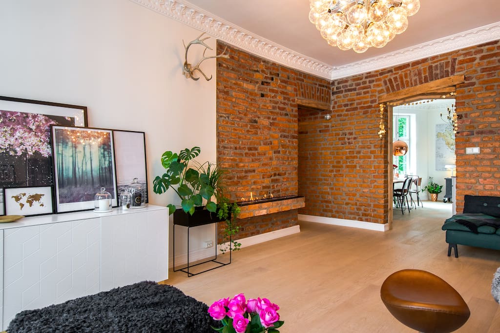 When we refurbished the apartment in 2015, we wanted to expose the original brick walls dating back to 1892, as it brings rustic character, raw charm and industrial feel, with a wide range of beautiful warm, natural colors.