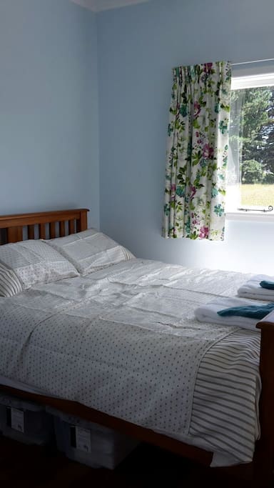 Bright and airy master with amazing view to Tararua mointains