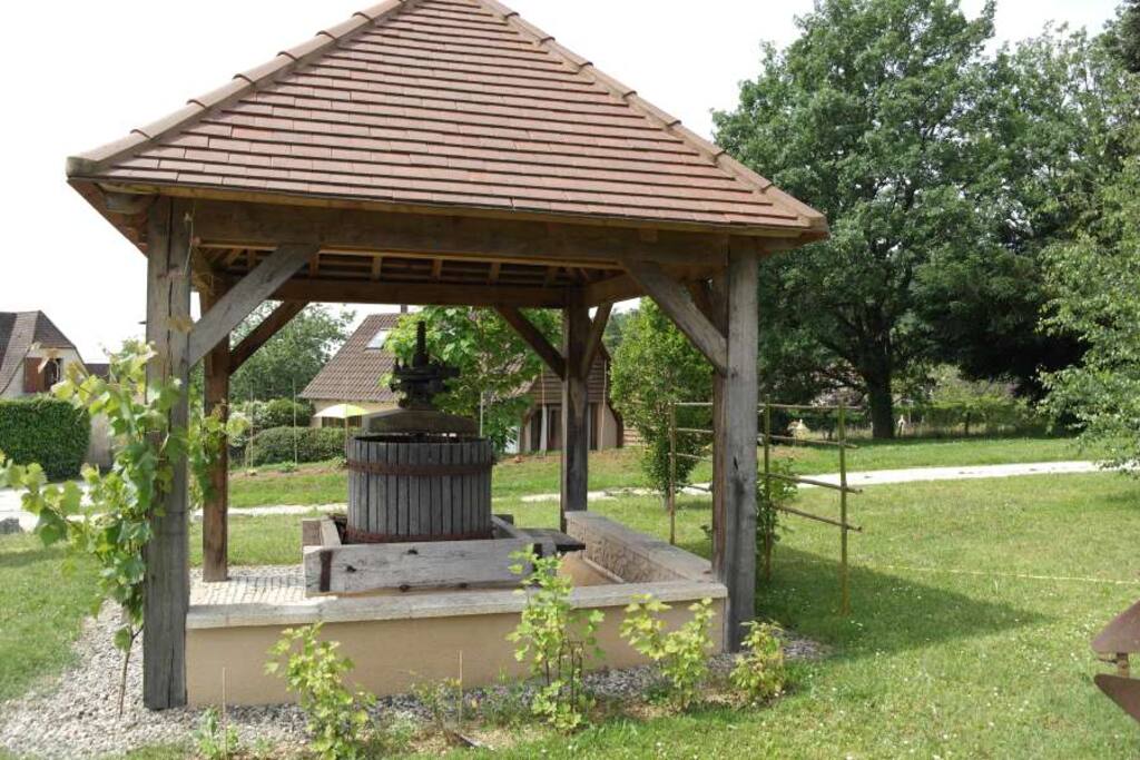 Le pressoir qui donne son nom au gîte