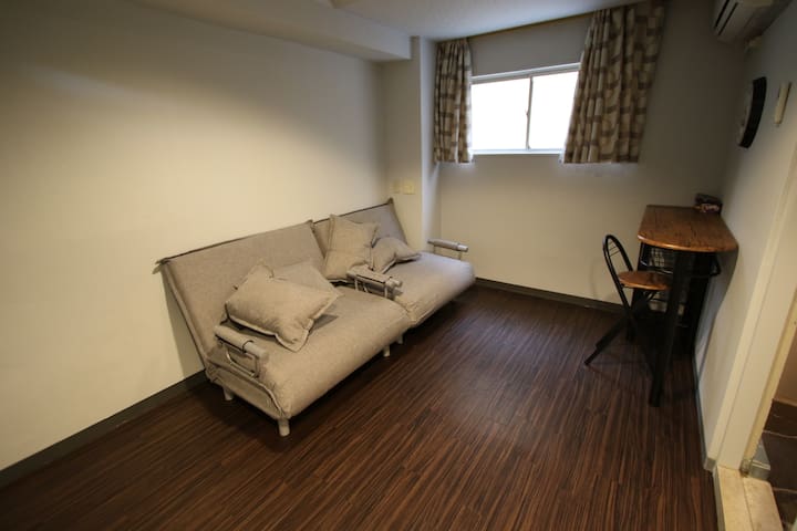 4 Ritsurin Garden 2 min. (With breakfast) Free bicycle rental available. All rooms private baths & toilets