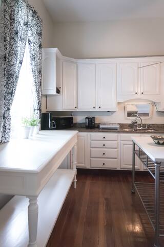 Historic home near FQ/outdoor oasis gallery image 5