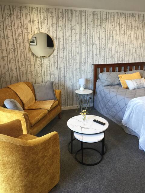 Pamela’s Studio Apartment