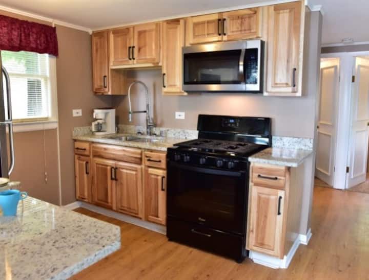 6 Person Cabin On Lake Delton In Wisconsin Dells - Lake Delton, WI