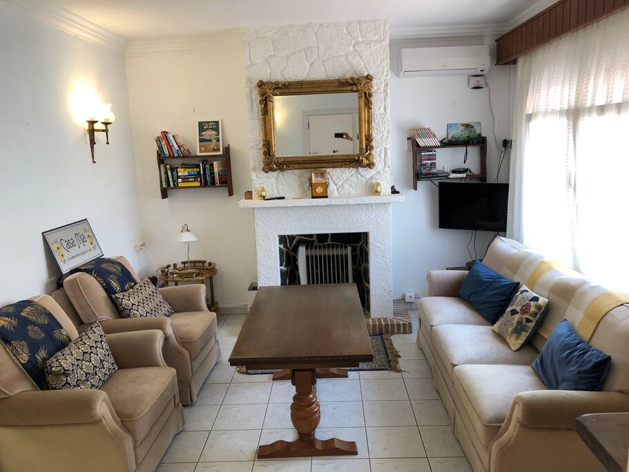 Living Room with Air Conditioning, TV with Sky Channels, Wifi