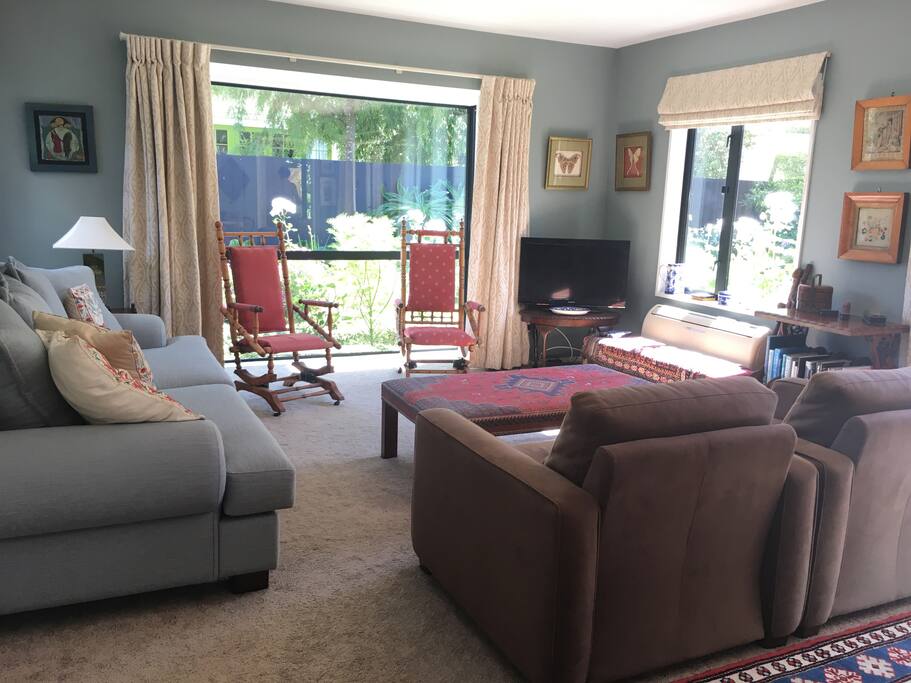 Spacious living room