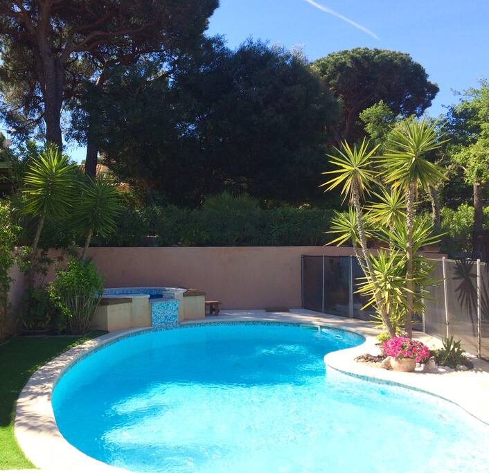 Piscine, le matin, barrière de sécurité enfants amovible