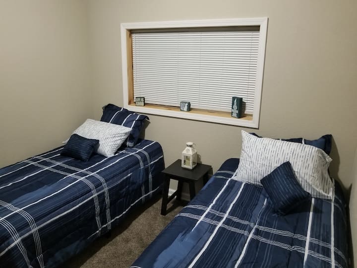 ห้องนอน 2 เตียงแฝด 2 หลัง