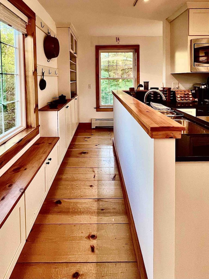 Cozy, Charming Cottage 7 Mins From Mt Snow & Lake - Wilmington