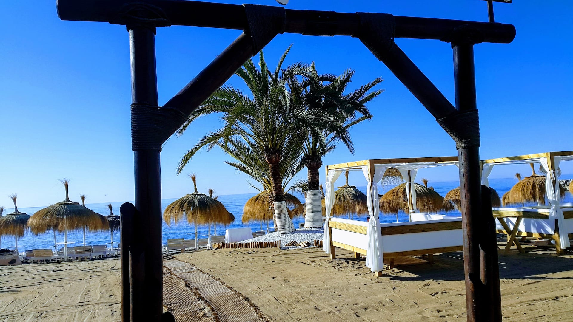 Banús Area • Ground Floor • Pools & Padel Nearby