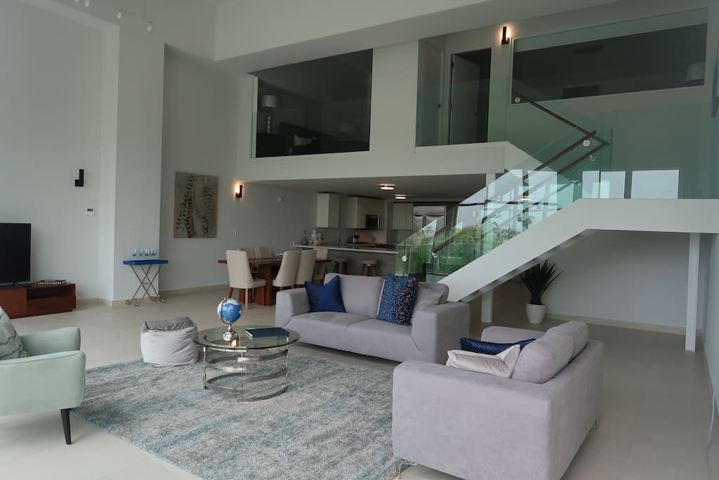 Luxurious Spacious Living Room!