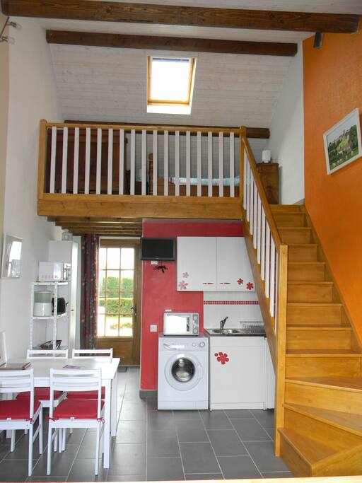 L'intérieur du studio avec la mezzanine