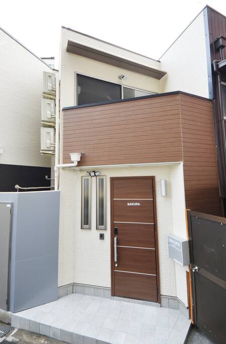 2 Storey Resort Style Designer House. You will be the ONLY GUESTS during your stay.
2階建てのリゾートスタイルハウスです。
滞在期間中はあなただけの専用ハウスになります。