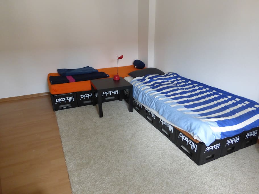 Schlafbereich für 2 Personen, habe nur 1 Bettdecke und ein paar Wolldecken, idealerweise eigenes Bettzeug (Schlafsack) mitbringen