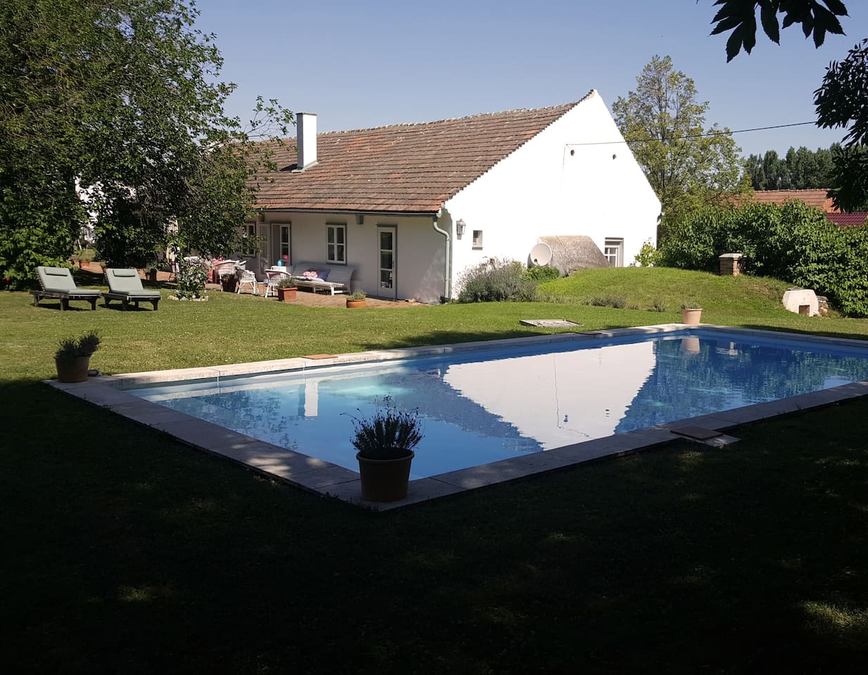 Country House With Pool Houses For Rent In Potzneusiedl