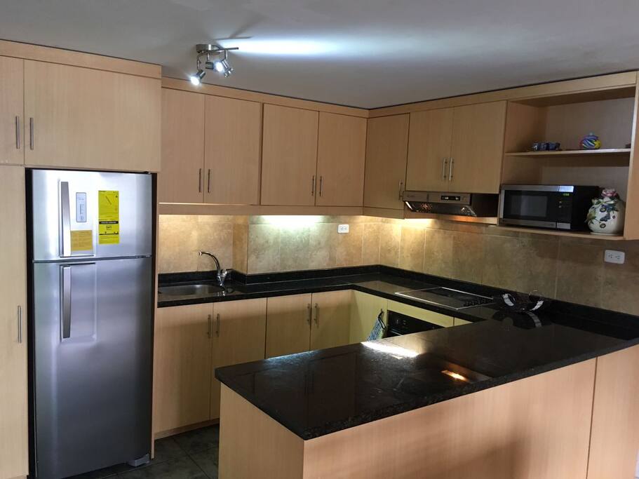 Cocina amplia full equipada/Fully equipped spacious kitchen