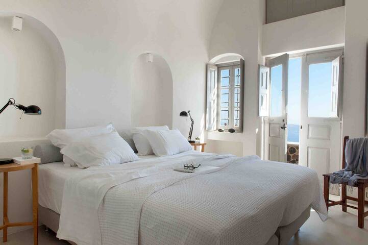 Private Villa for 6 with caldera view gallery image 5