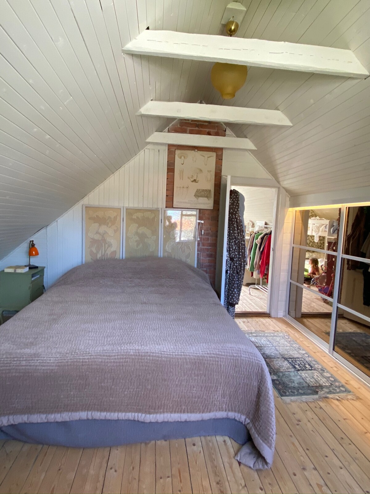 ห้องนอน 1 - เตียงคู่ (ประตูห้องนอน 2)