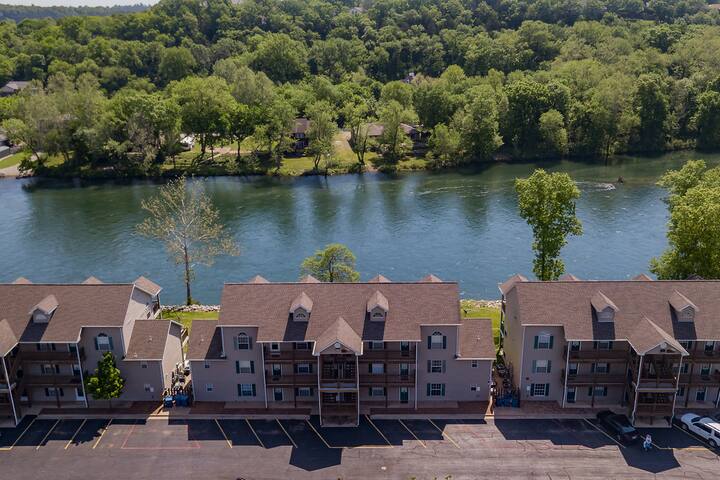 Updated Lake Front Condo - Walk In With No Stairs